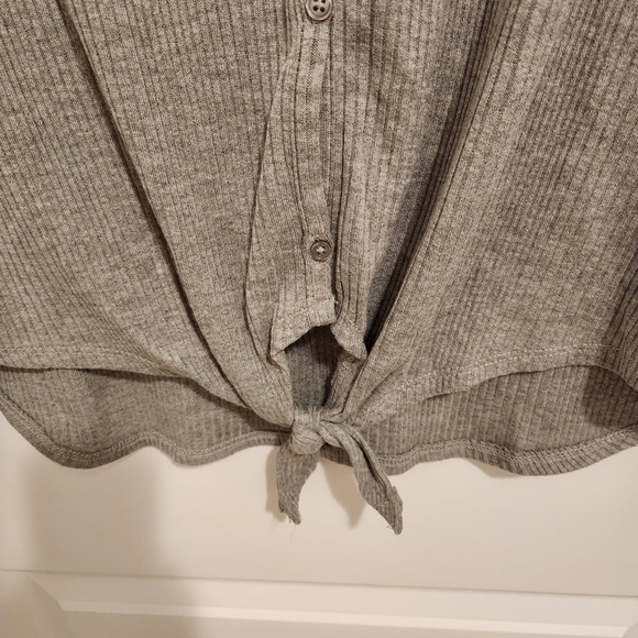 Grey v neck button up top - Picture 2 of 4